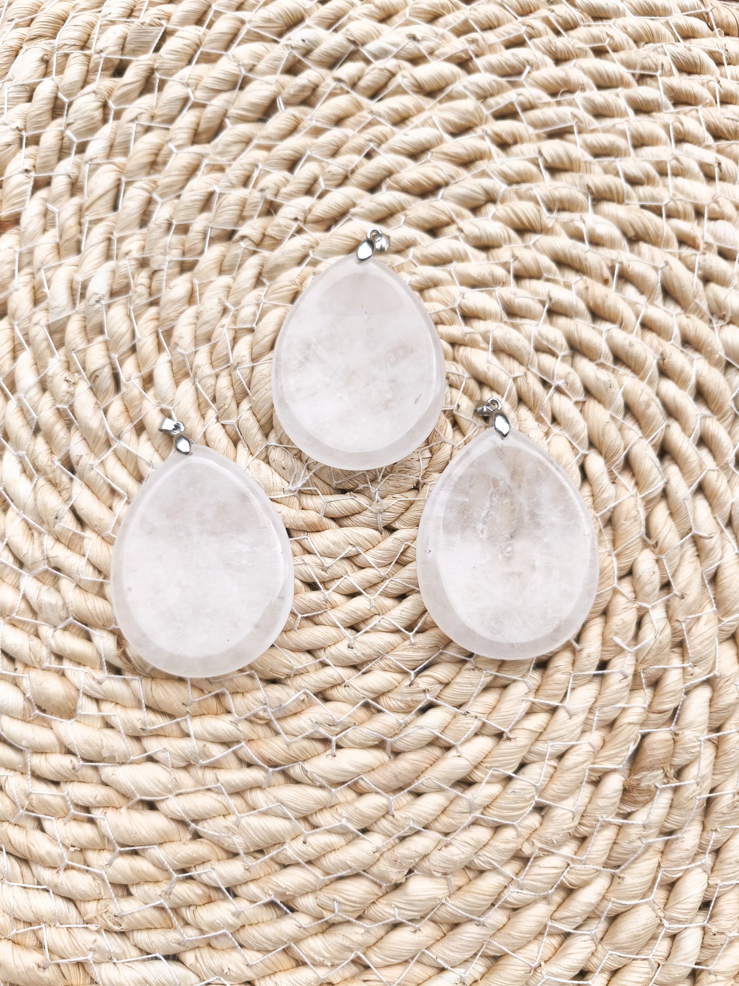Pierres de Sérénité – Forme Goutte percée (Montables en Pendentif)