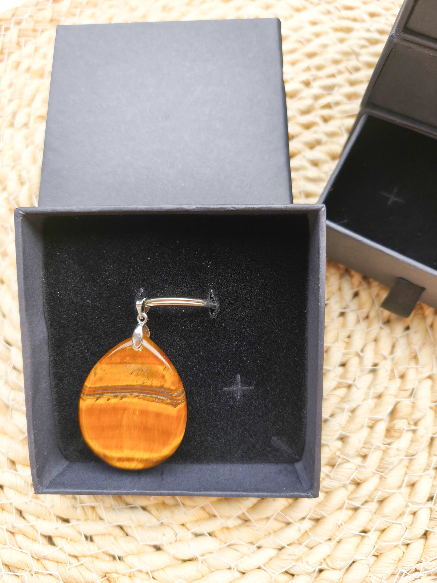Pierres de Sérénité – Forme Goutte percée (Montables en Pendentif)