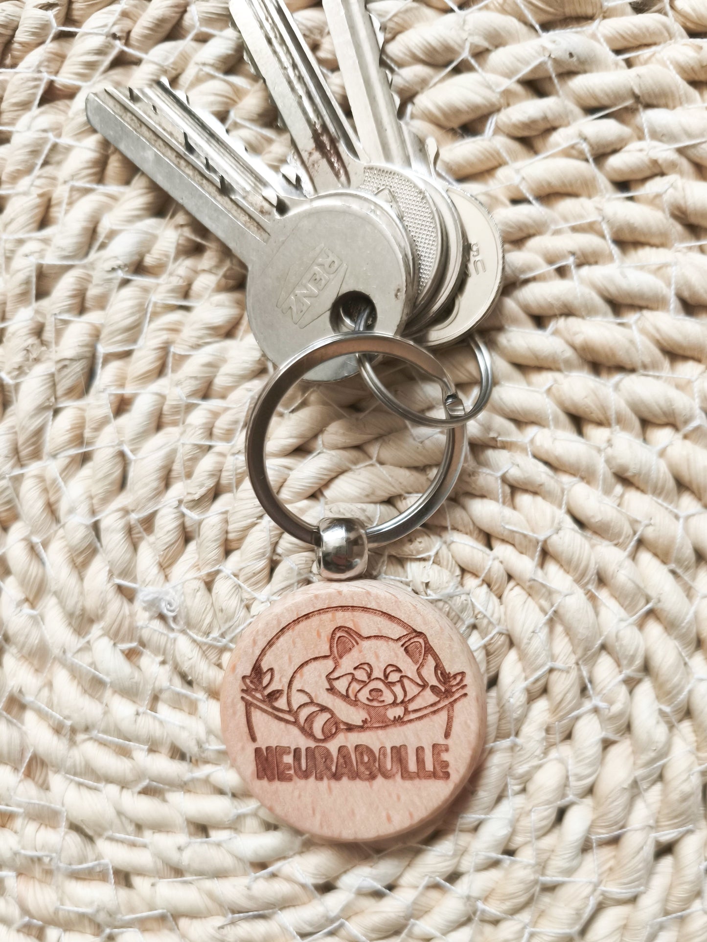 Porte clé en bois Neurabulle "Différent.e donc essentiel.le"